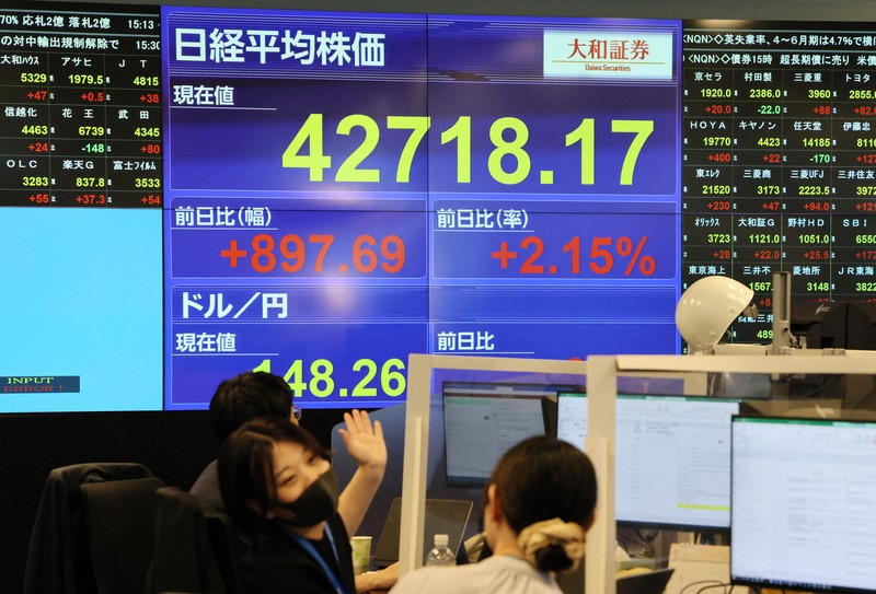 海外勢「買い越し」、アベノミクス期に匹敵　日経平均最高値の背景