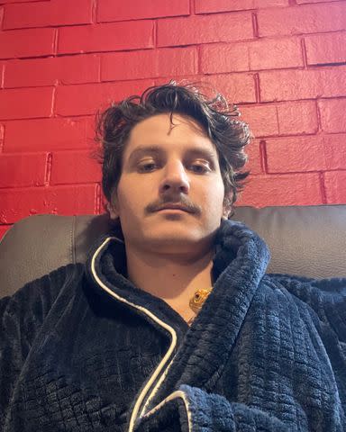 Músico de 29 años recibe devastador diagnóstico y deja advertencia para otros jóvenes como él