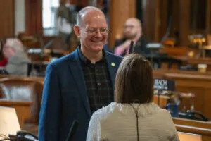  State Sen. Paul Strommen of Sidney meets with his staff on the floor of the Nebraska Legislature. March 26, 2025. (Zach Wendling/Nebraska Examiner)