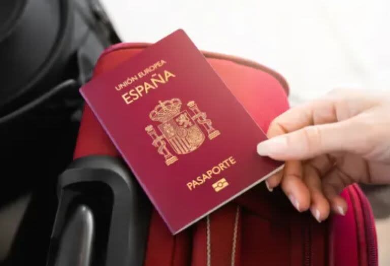 El pasaporte español del niño necesitaba visado