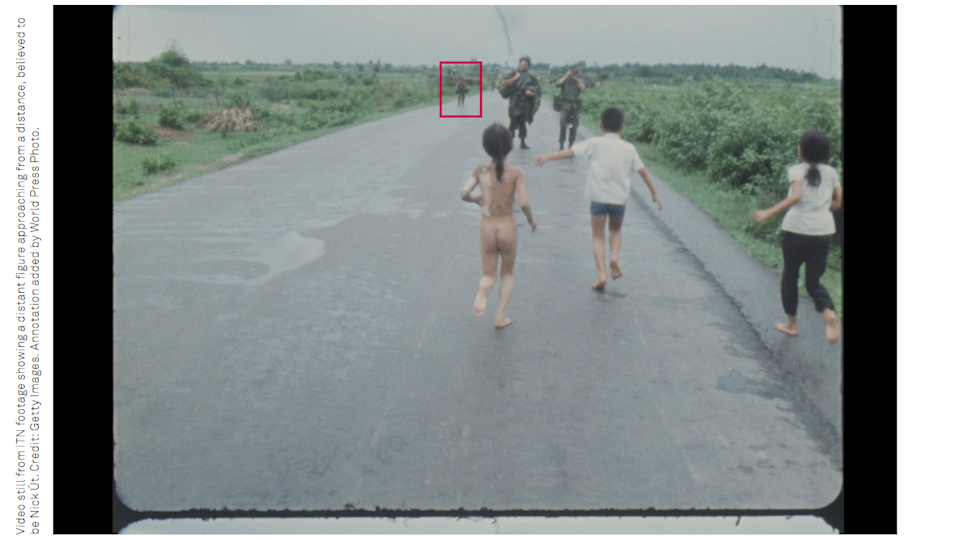 Imagen de video que muestra una figura borrosa, que se cree que es Ut, a cierta distancia poco después de que se tomara la foto.